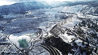 Εντυπωσιακό βίντεο από το χιονισμένο μεταλλείο στον Αμίαντο