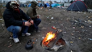Migrants à Calais : Total construit un mur autour d'une de ses stations