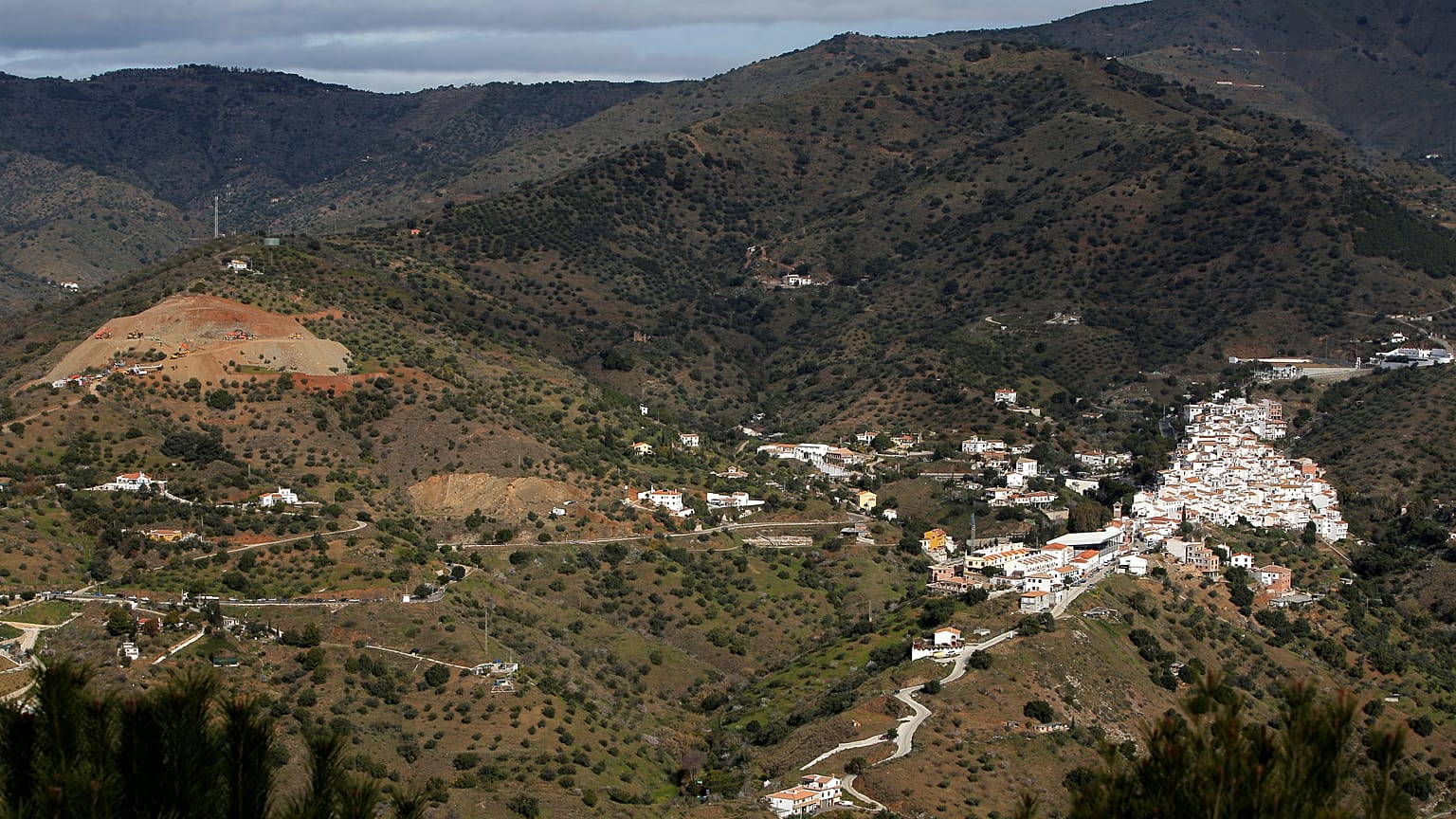 General view of the area where the rescue operation is taking place
