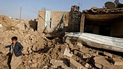 Yemen: Suudi Arabistan öncülüğündeki koalisyon uçakları başkent Sana'yı vurdu