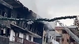 شاهد: مقتل 2 وإصابة 20 في حريق بمنتجع كورشوفيل للتزلج بفرنسا