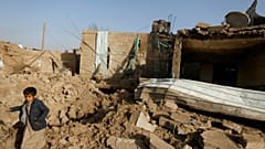 ائتلاف تحت رهبری عربستان چند پایگاه نظامی در صنعا را بمباران کرد