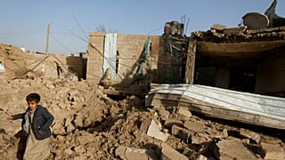 ائتلاف تحت رهبری عربستان چند پایگاه نظامی در صنعا را بمباران کرد