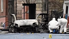 Quatre suspects arrêtés après l'explosion d'une voiture en Irlande du Nord