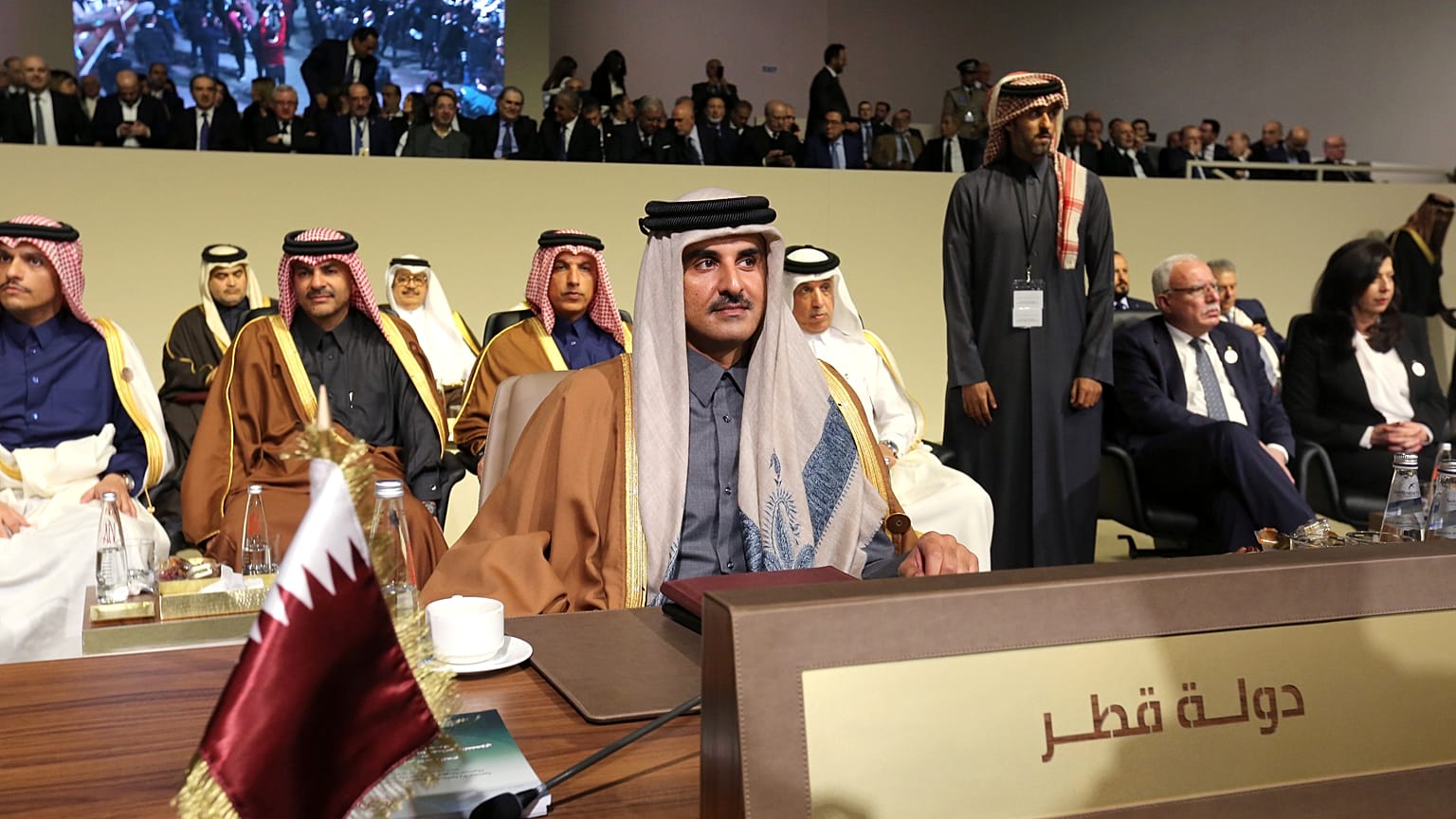 منحة نقدية قطرية لدفع رواتب موظفي غزة المتأخرة