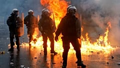 درگیری‌ شدید پلیس یونان با مخالفان تغییر نام مقدونیه در آتن