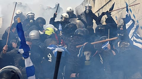 Tens of thousands of Greeks protest FYROM name deal, heavy clashes break out