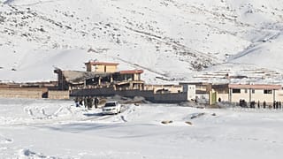 Afganistan: Taliban militanlarının vurduğu Wardak kentindeki askeri üs