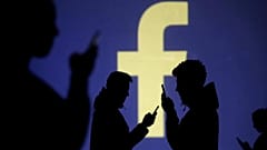 Роскомнадзор завел административные дела на Facebook и Twitter
