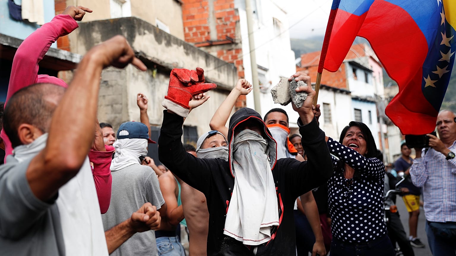 La violencia vuelve a las calles venezolanas en medio de la lucha de poderes del Estado