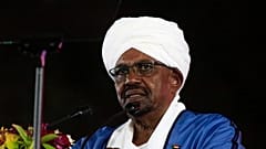 بعيدا عن مظاهرات السودان.. البشير إلى الدوحة لبحث تعزيز العلاقات مع قطر 