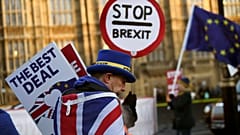 May abdica de taxa para cidadãos da UE