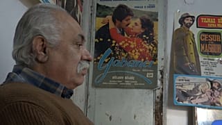 yeşilçam afişlerini saklayan Süleyman Saraçoğlu
