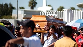 Explosión de un oleoducto en México: tanto dolor no cabe en el cementerio de Tlahuelilpan