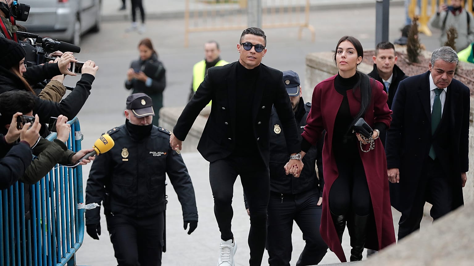 Vergi kaçırmakla suçlanan Cristiano Ronaldo'ya 18,7 milyon Euro para cezası