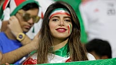 تصاویر زنان ایرانی در امارات در حال تشویق تیم‌ ملی فوتبال