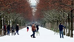 Eiffelturm geschlossen: Erster Schnee in Paris