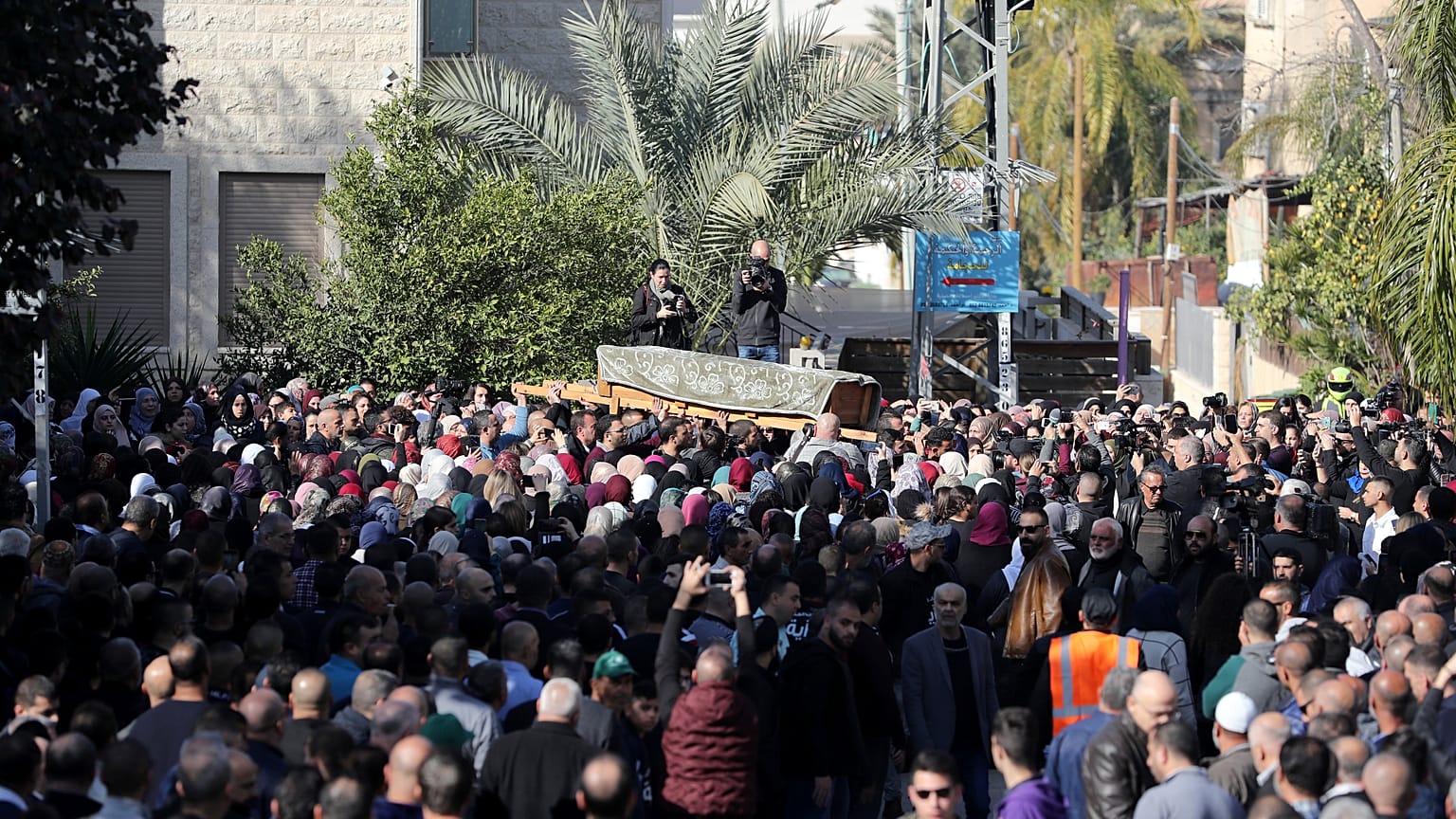 فيديو: جنازة مهيبة للطالبة الفلسطينية آية مصاروة التي قتلت في أستراليا