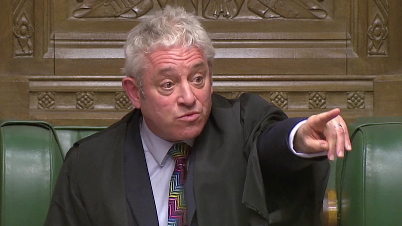 Anticuado o simplemente ridículo: ¿Cómo es el sistema para aprobar leyes en el Parlamento británico?