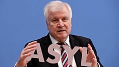 Streitthema Migration: Weniger Asylanträge in Deutschland