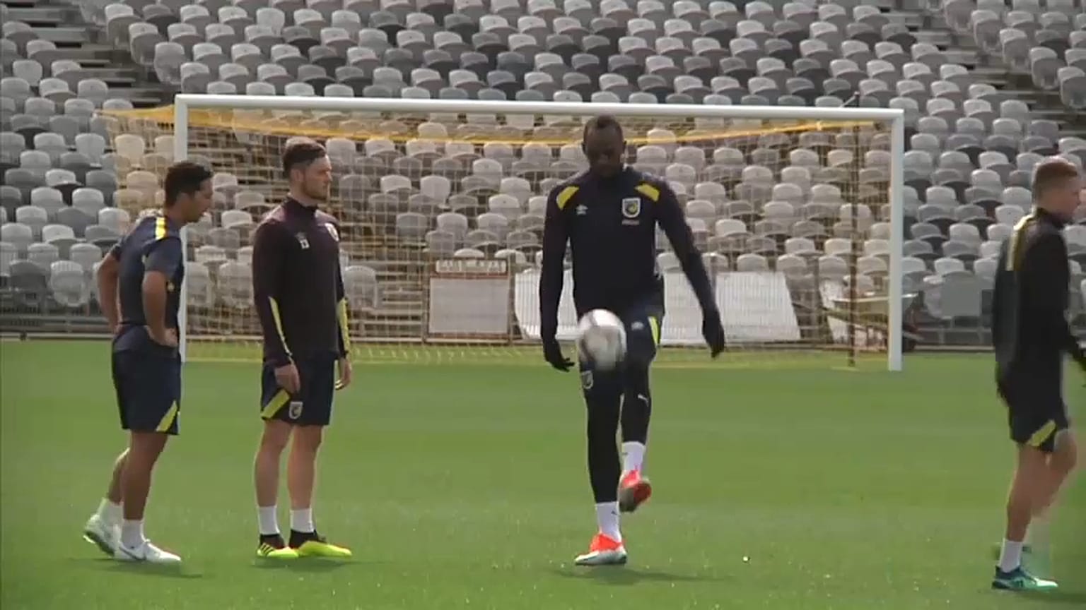 Usain Bolt beim Fußballtraining