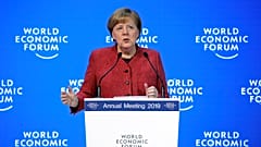 Νταβός: «Εργάζομαι σκληρά για το Brexit» δήλωσε η Μέρκελ
