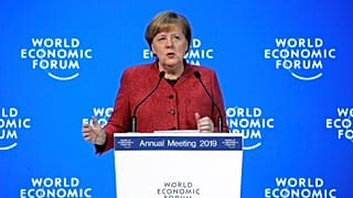 Νταβός: «Εργάζομαι σκληρά για το Brexit» δήλωσε η Μέρκελ