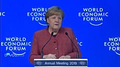 Merkel en Davos: "Hay que plantar cara al nacionalismo"
