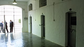 Συμβιβασμός αγωνιστών ΕΟΚΑ με βρετανική κυβέρνηση για τους βασανισμούς