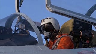 إقلاع مقاتلة روسية من نوع Su-27 لاعتراض طائرة استطلاع سويدية فوق البلطيق