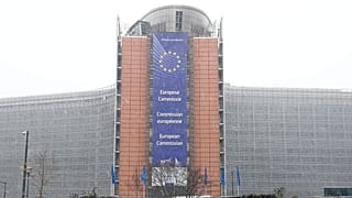 Kötelezettségszegési eljárás indul Ausztria ellen a családi pótlék miatt