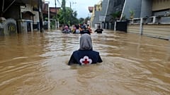Egyre több áldozatot szednek az indonéziai áradások