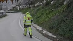 Négy méterre vannak a kútba zuhant kisfiútól