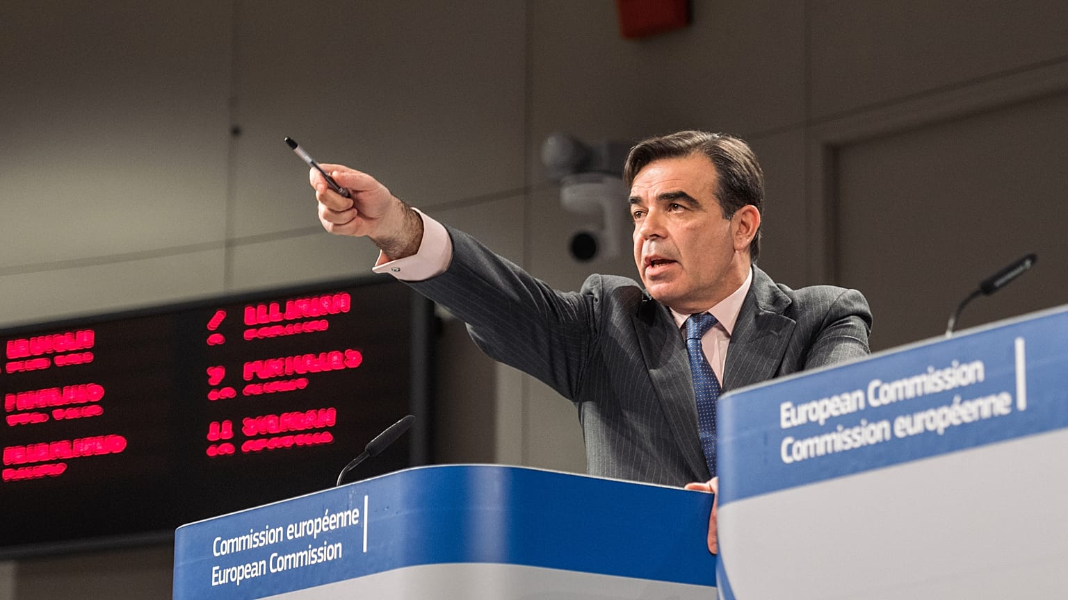 Αποστάσεις Κομισιόν από την δήλωση Αβραμόπουλου για Συμφωνία Πρεσπών