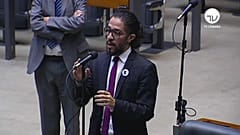 Ameaças levam deputado gay a abandonar o Brasil