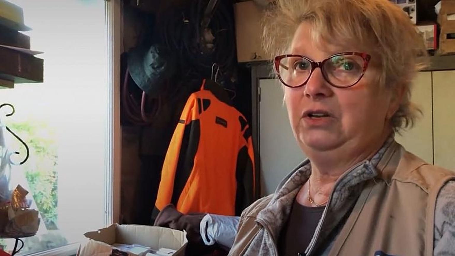 A Calais, la "maman" des migrants recharge leurs batteries