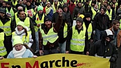 Στους δρόμους τα «κίτρινα γιλέκα» για 11ο σερί Σαββατοκύριακο