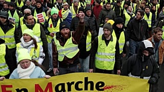 Στους δρόμους τα «κίτρινα γιλέκα» για 11ο σερί Σαββατοκύριακο