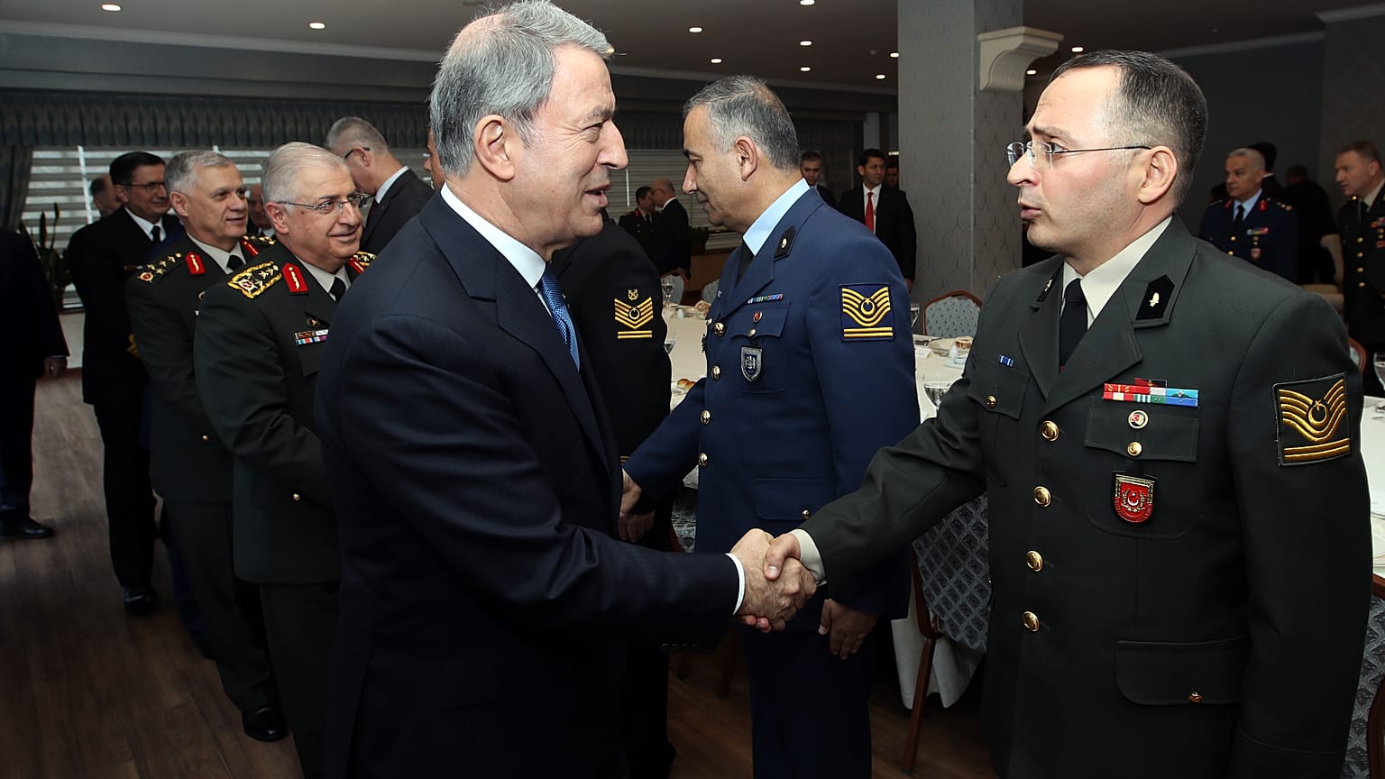 Milli Savunma Bakanı Akar'dan yeni askerlik sistemi açıklaması