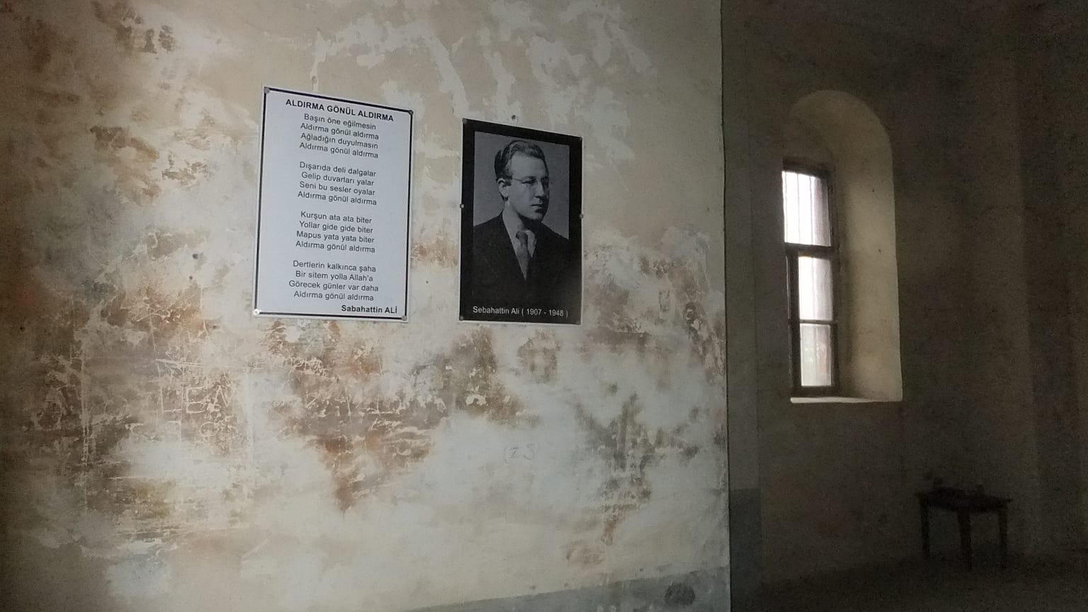 Sabahattin Ali'nin kitaplarının indirimli mağazada satılması tartışma yarattı