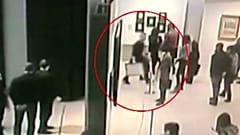 Kunstdiebstahl in Moskau: Dieb nimmt Bild einfach von der Wand