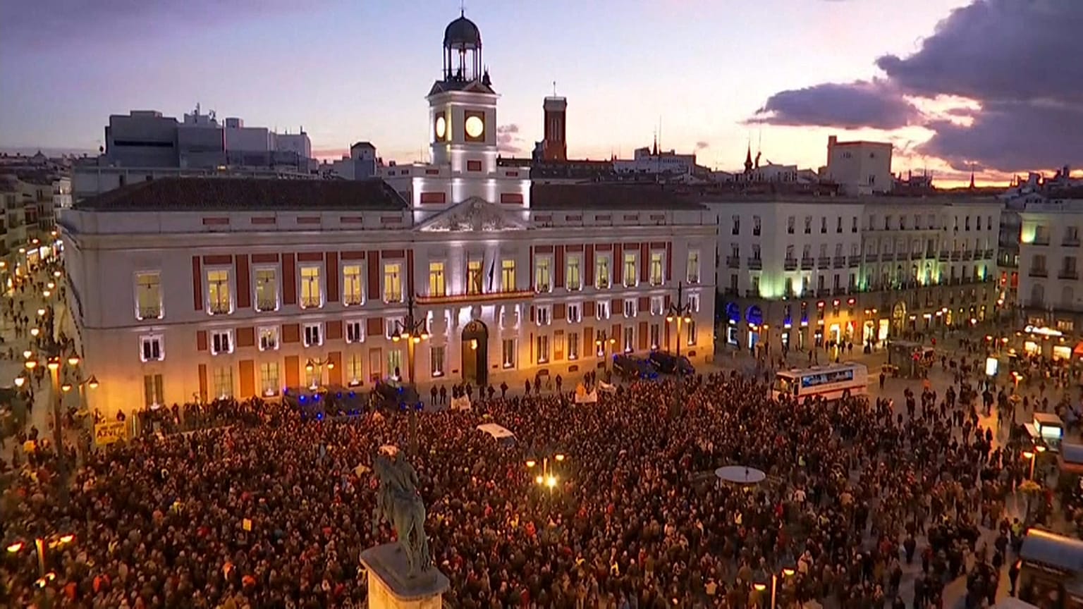 Los taxistas madrileños siguen adelante con la huelga indefinida