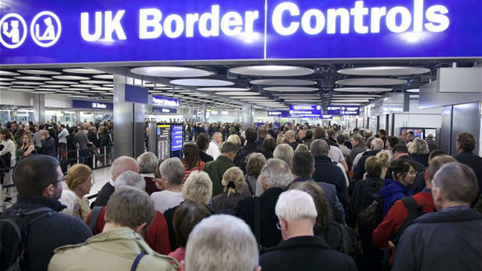 Anlaşmasız Brexit halinde İngiliz vatandaşı olmayan herkes yeni oturum başvurusu yapacak