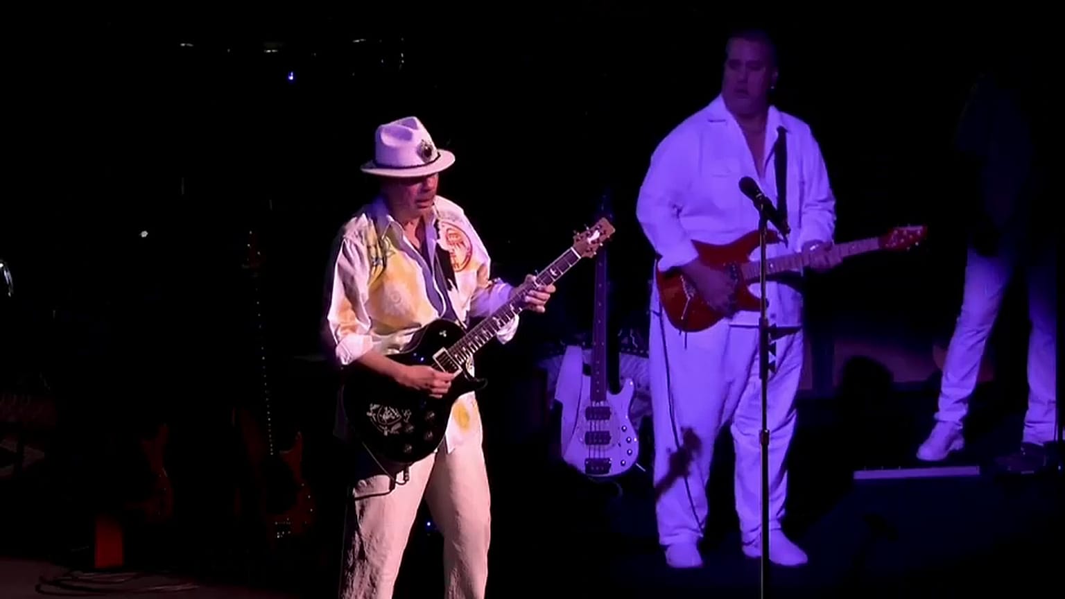 Le célèbre guitariste Carlos Santana fête ses 50 ans de carrière