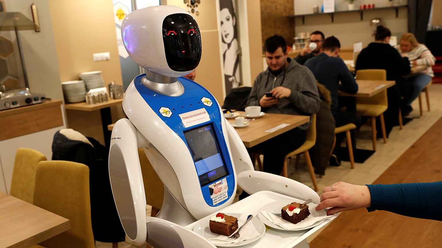Budapeş'tenin robot garsonları