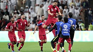 قطر تكتسح الإمارات بأربعة أهداف نظيفة لتلاقي اليابان في نهائي كأس آسيا