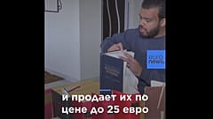 Палестинец складывает из книг сложные оригами