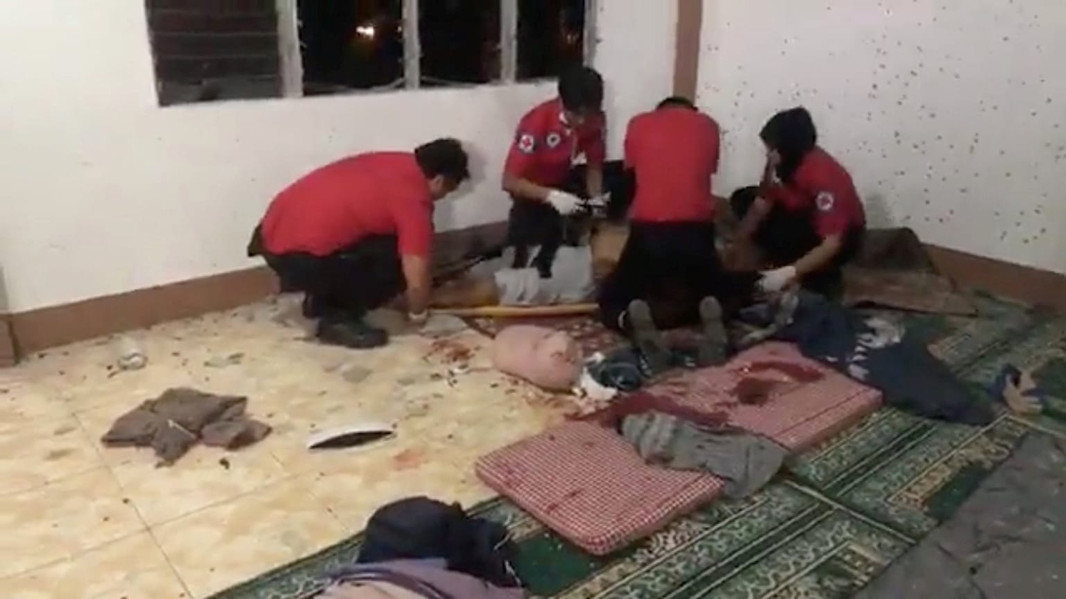 Filipinler'de kiliseden sonra camiye el bombalı saldırı: 2 ölü