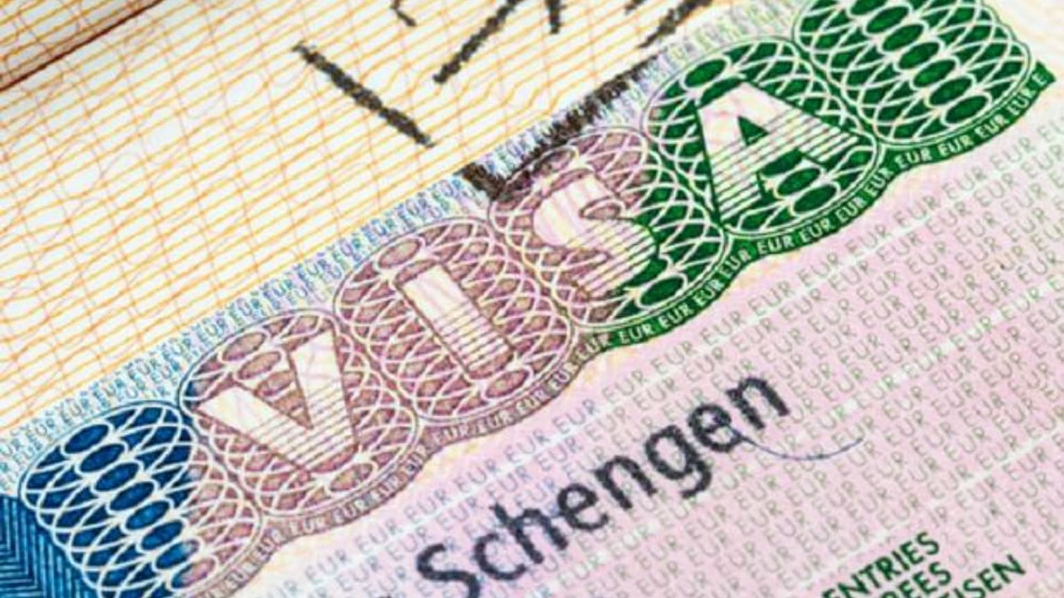 AB vizelerine başvuru ücreti 80 euroya yükseliyor