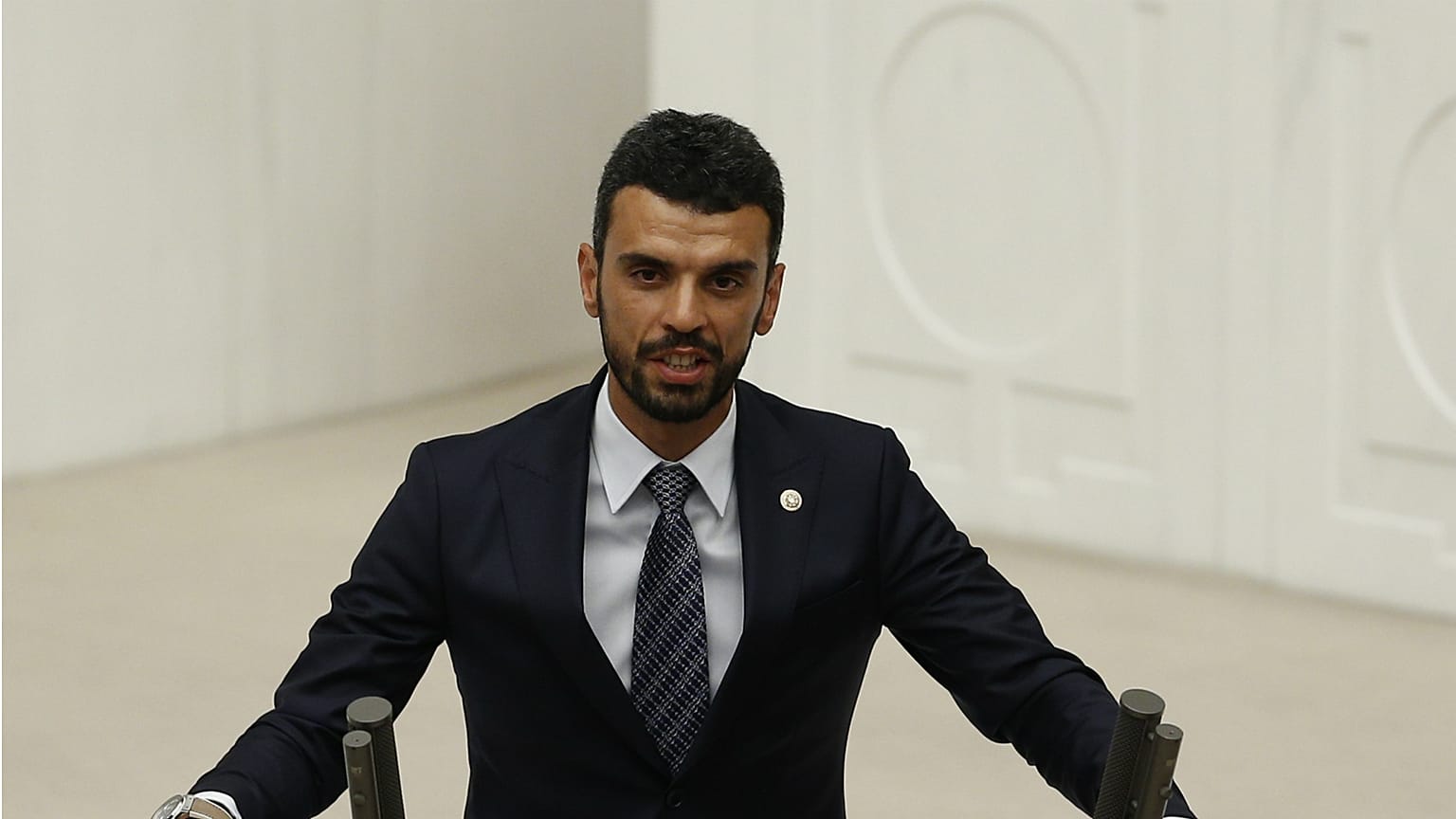 Ak Partili Sofuoğlu'nun 'senatör' kartvizitine inceleme